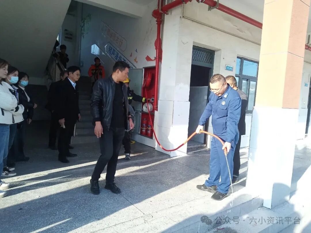 多方聯動,共保安全-------六套中心小學開展校車消防培訓與疏散演練 多方聯動,共保安全-------六套中心小學開展校車消防培訓與疏散演練