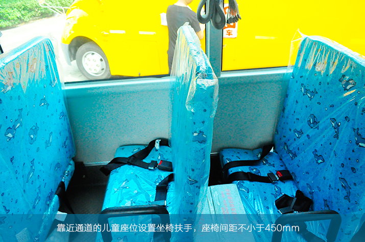 彰顯簡潔大方一汽華策38座幼兒園校車評測之內飾篇空間9.jpg