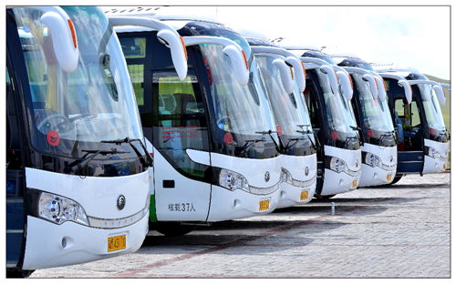 宇通“天鵝號”搭載八方來客倘佯巴音布魯克天鵝湖景區(qū) 宇通“天鵝號”搭載八方來客倘佯巴音布魯克天鵝湖景區(qū)