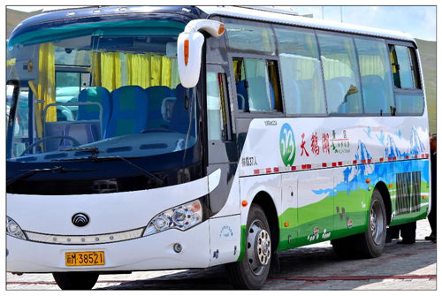 宇通“天鵝號”搭載八方來客倘佯巴音布魯克天鵝湖景區(qū) 宇通“天鵝號”搭載八方來客倘佯巴音布魯克天鵝湖景區(qū)