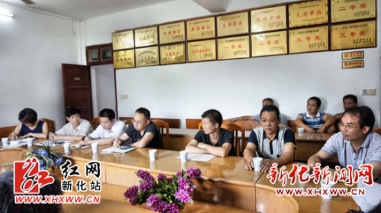 新化石沖口鎮召開校車安全工作會議