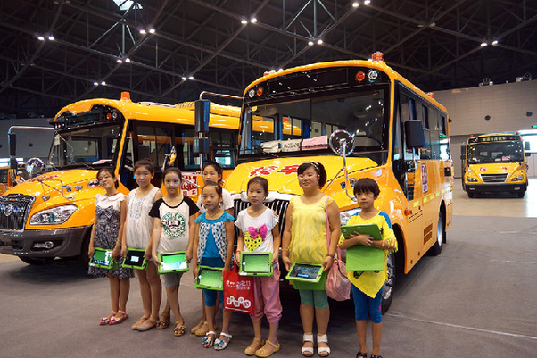 宇通客車攜“小鋼俠”ZK6559DX和ZK6729DX亮相 率先發布校車智能管理系統 宇通客車攜“小鋼俠”ZK6559DX和ZK6729DX亮相 率先發布校車智能管理系統