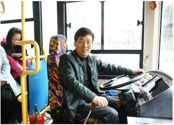 校車司機(jī)袁程斌師傅——一個(gè)不平凡的平凡人 校車司機(jī)袁程斌師傅——一個(gè)不平凡的平凡人