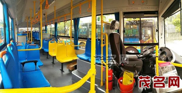 廣東茂名電白區(qū)即將開通水東城區(qū)學(xué)校21條專線校車/ 廣東茂名電白區(qū)即將開通水東城區(qū)學(xué)校21條專線校車