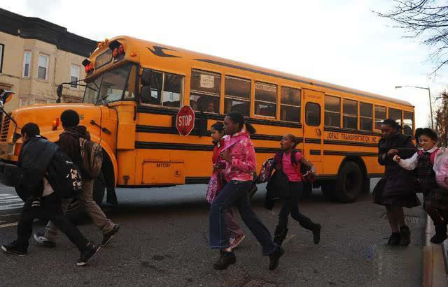 美國的“特權(quán)車”警察都得給讓路！