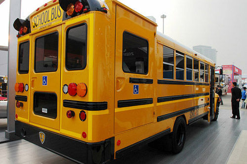 【解讀】移民美國教育——美國校車何以安全