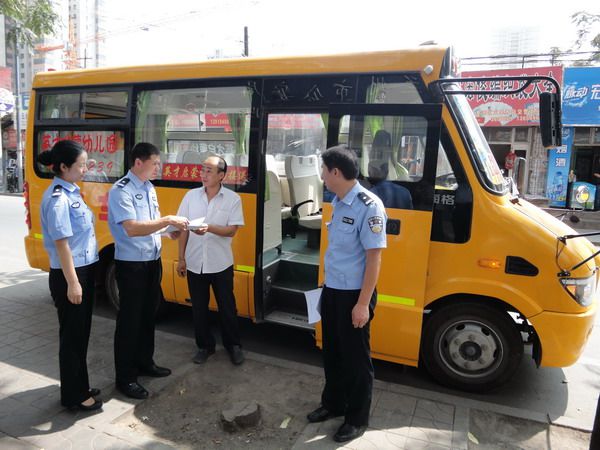 常德市石門縣幼兒園校車安全大檢查紀實