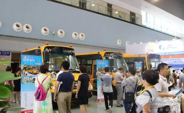 中通三款幼兒園校車登陸全國幼教展/ 中通三款幼兒園校車登陸全國幼教展