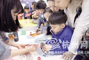 神奇校車開進杭州低碳科技館