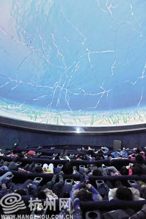 神奇校車開進杭州低碳科技館