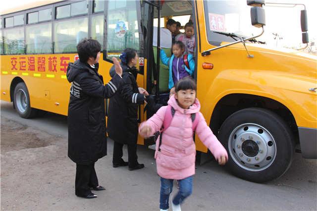 青島:好消息!“大鼻子”校車在青島城陽再添新線路 好消息!“大鼻子”校車在青島城陽再添新線路