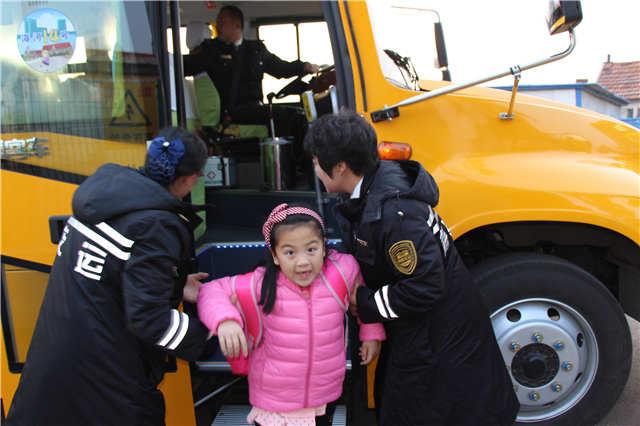 青島:好消息!“大鼻子”校車在青島城陽再添新線路 好消息!“大鼻子”校車在青島城陽再添新線路