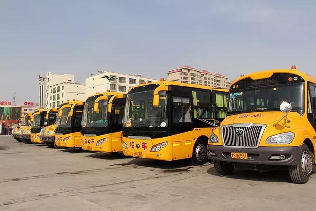 ＠嘉峪關(guān)家長(zhǎng)，新學(xué)期，校車開車?yán)玻∥覀冇挚梢宰＼嚾ド舷聦W(xué)嘍！