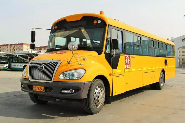 ＠嘉峪關(guān)家長(zhǎng)，新學(xué)期，校車開車?yán)玻∥覀冇挚梢宰＼嚾ド舷聦W(xué)嘍！