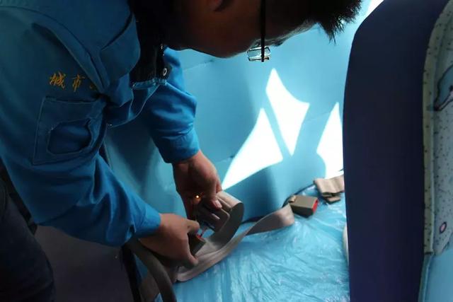 ＠嘉峪關(guān)家長(zhǎng)，新學(xué)期，校車開車?yán)玻∥覀冇挚梢宰＼嚾ド舷聦W(xué)嘍！