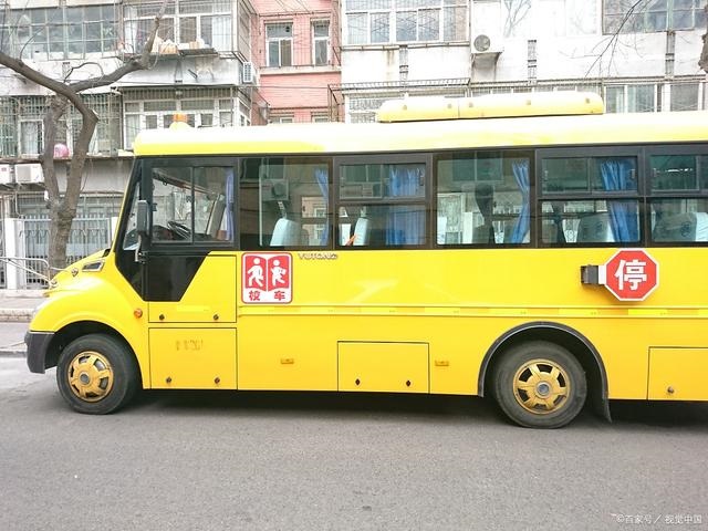 給轄區(qū)幼兒園校車“體檢”