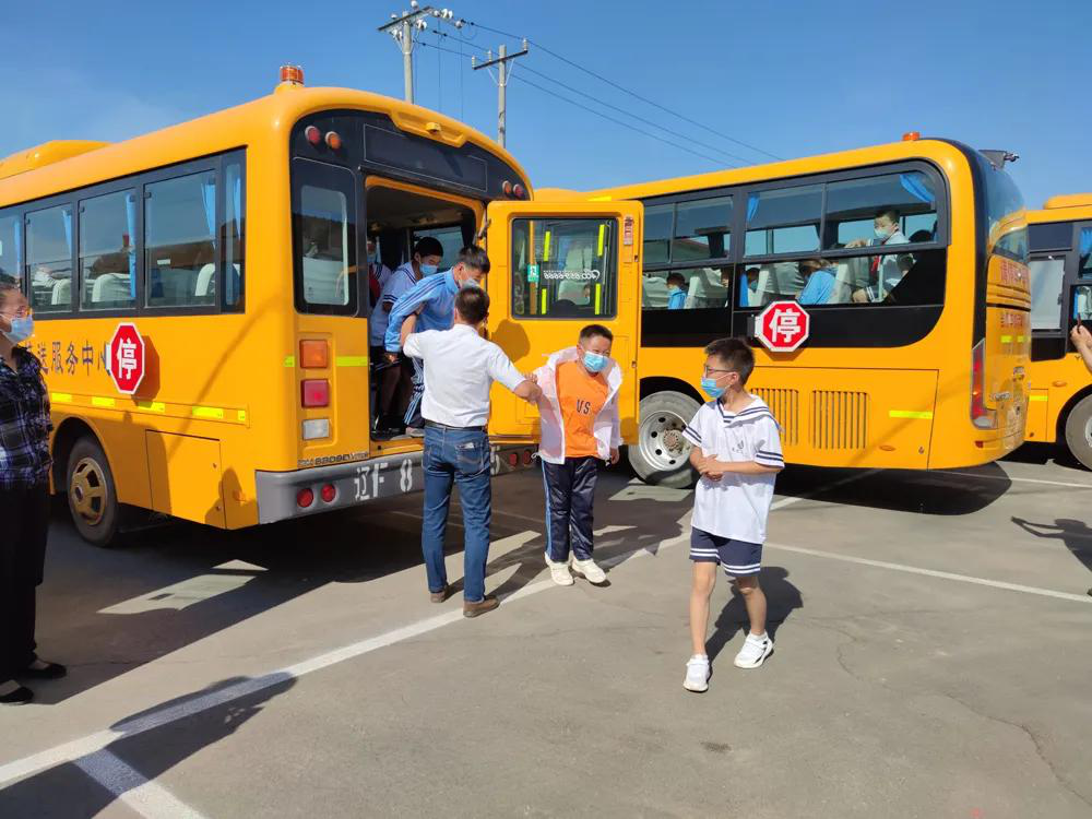 賽馬中心小學(xué)校車逃生演練及司乘人員急救方法培訓(xùn)/ 圖片2.png