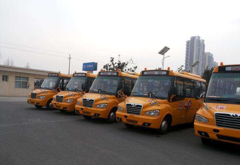 開學季，河北永清交警強化校車安全管理