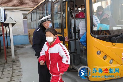 萊州組織開展校車應急演練活動/ 萊州組織開展校車應急演練活動