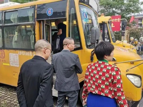 守校車管理底線，護(hù)學(xué)生生命安全