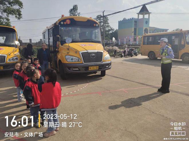 安陸多部門聯合開展校車安全檢查