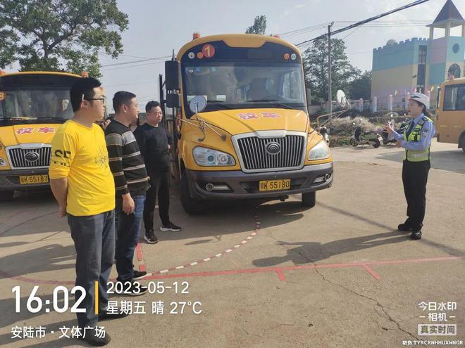 安陸多部門聯合開展校車安全檢查