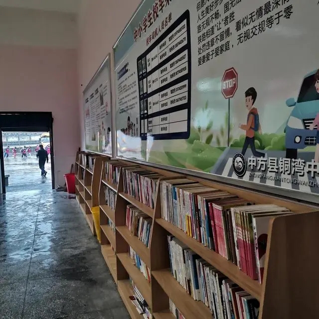 中方縣:鄉(xiāng)村校車“跑出”幸福“新高度” 中方縣:鄉(xiāng)村校車“跑出”幸福“新高度”