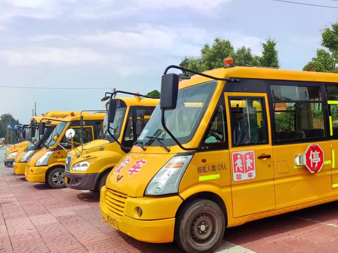 合陽縣多部門聯(lián)合勘驗(yàn)確保校車安全運(yùn)行/ 圖片