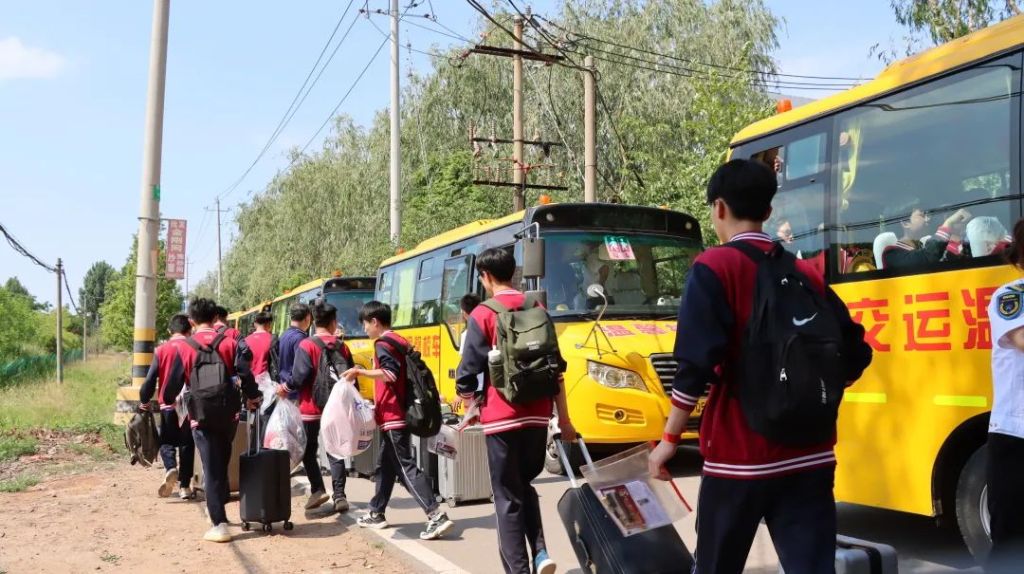 溫情守護十一載 愛心送考再啟航 溫情守護十一載 愛心送考再啟航