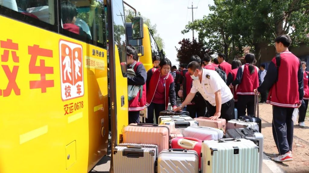 溫情守護十一載 愛心送考再啟航 溫情守護十一載 愛心送考再啟航