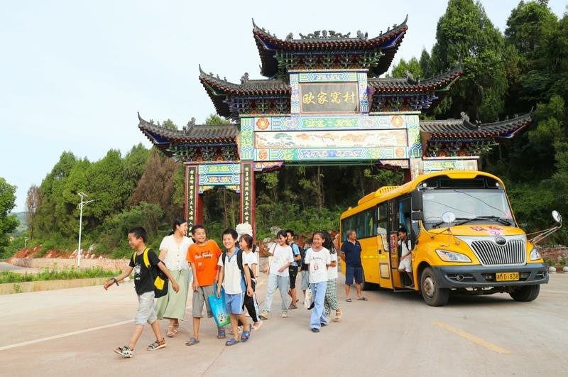 湖南新田:鄉村校車 平安運行 湖南新田:鄉村校車 平安運行