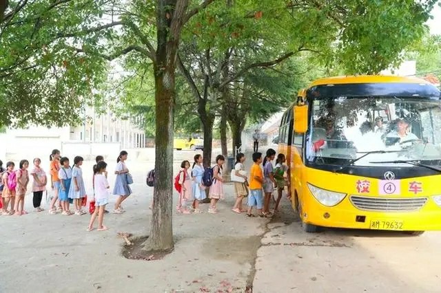 湖南新田:鄉村校車 平安運行 湖南新田:鄉村校車 平安運行