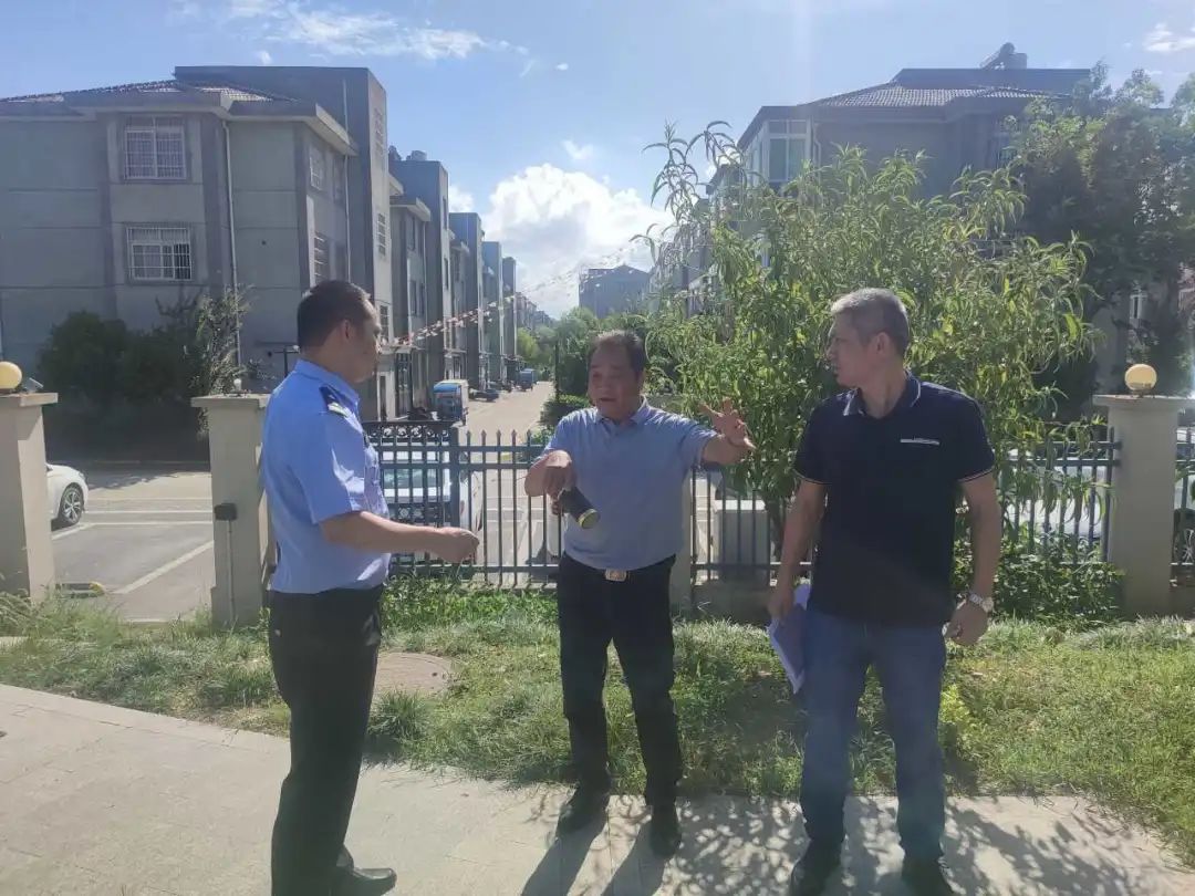 秀洲區(qū)多部門(mén)共同勘察校車(chē)行駛路線/ 圖片