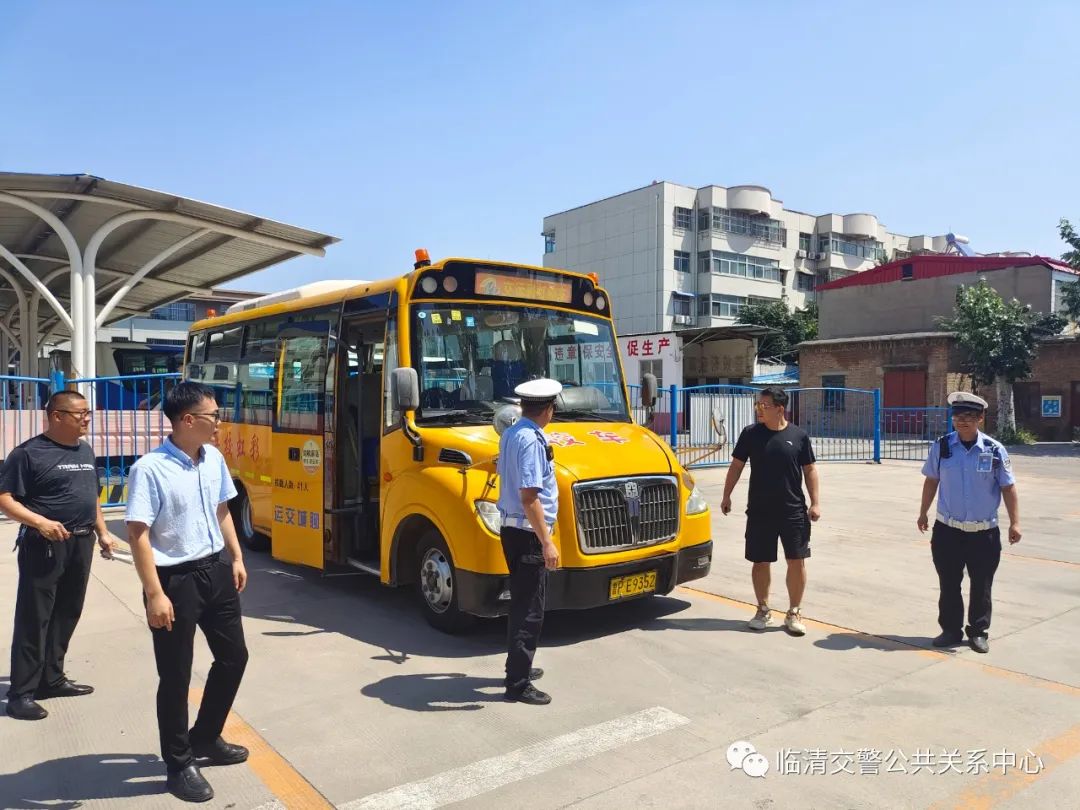 臨清交警大隊聯合相關部門開展校車安全專項檢查/ 圖片