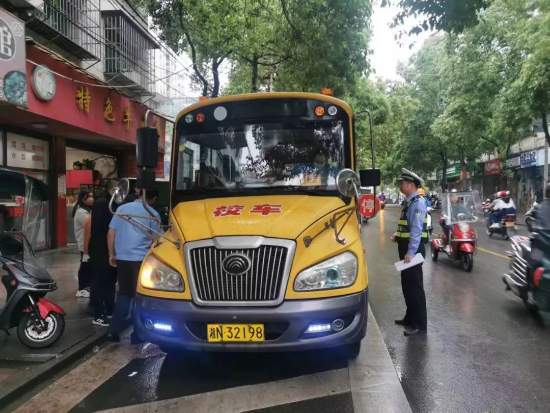 護(hù)航開學(xué)季 校車安全“大體檢” 圖片