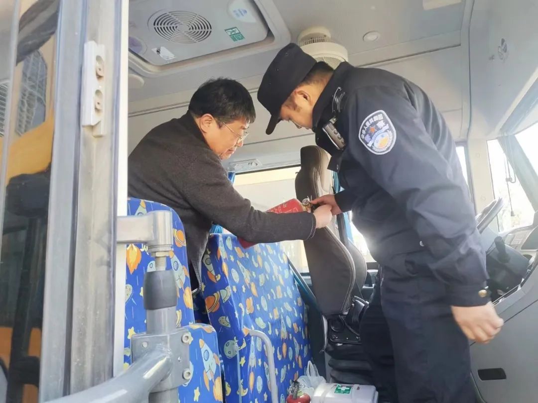 為愛護航 平安校車伴我行——許堂鄉(xiāng)開展2023年冬季校車安全專項檢查 圖片