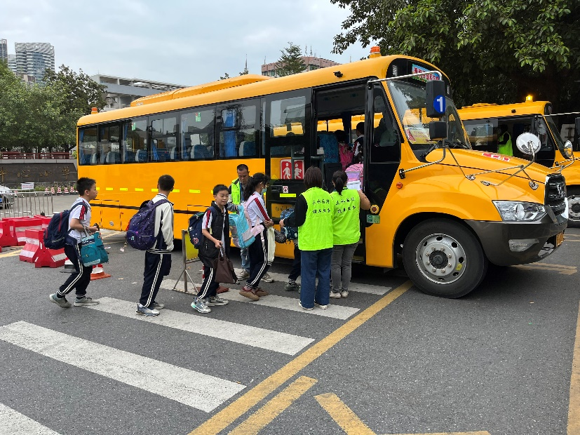 創新校車運營模式!三水區共享校車正式運營 圖片