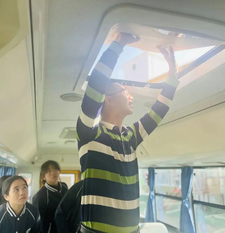 為愛護航，平安校車伴我行 ——方點圓幼兒園校車安全演練