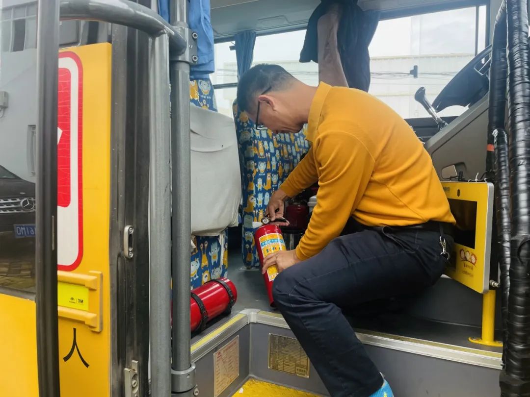 為愛護航，平安校車伴我行 ——方點圓幼兒園校車安全演練