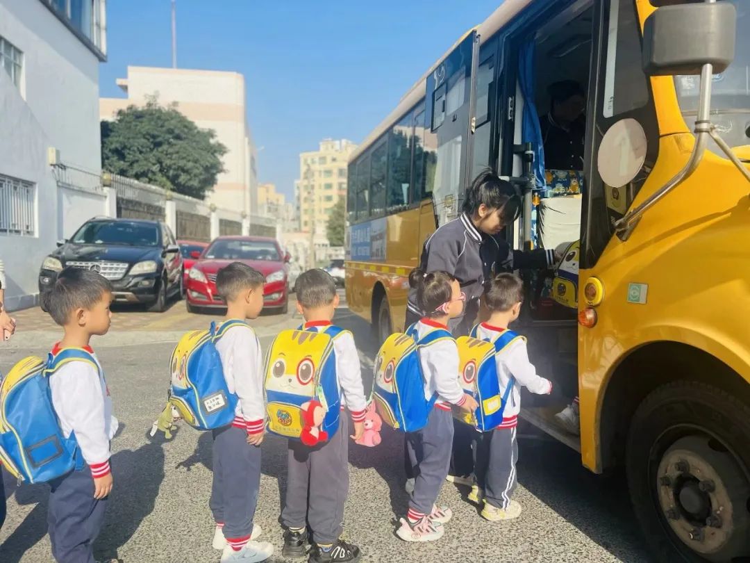 為愛護航，平安校車伴我行 ——方點圓幼兒園校車安全演練