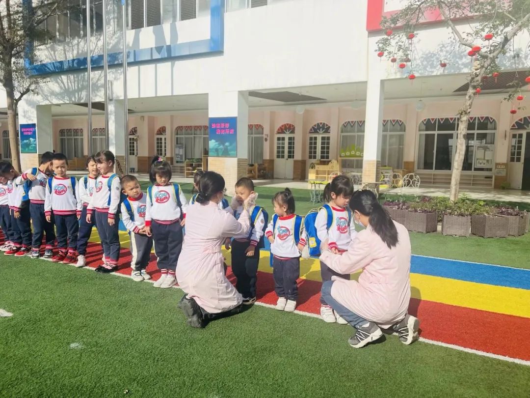 為愛護航，平安校車伴我行 ——方點圓幼兒園校車安全演練