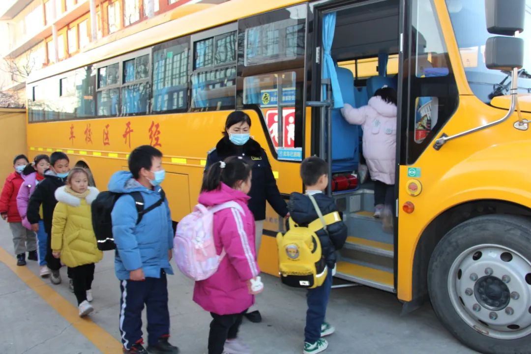 【工作動(dòng)態(tài)】日照經(jīng)開(kāi)區(qū)校車人“寒假”忙安全! 圖片