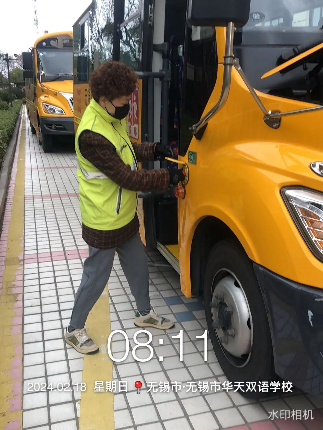 春季開學(xué)前校車準(zhǔn)備工作正式啟動(dòng)/ 圖片