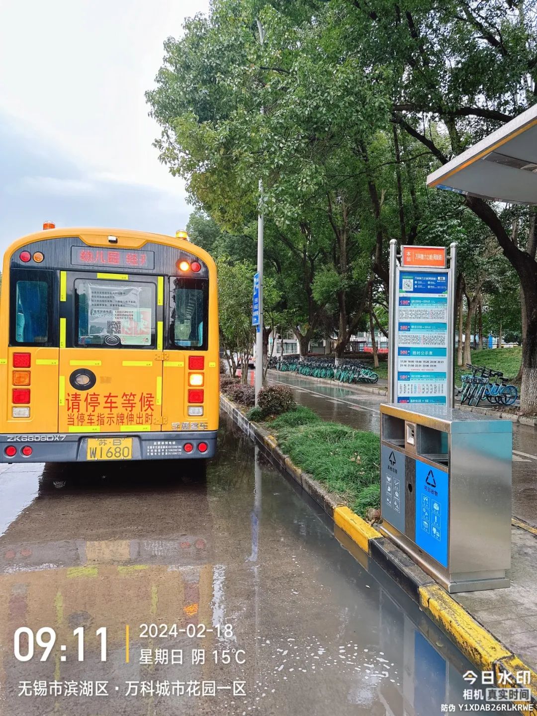 春季開學(xué)前校車準(zhǔn)備工作正式啟動(dòng)/ 圖片