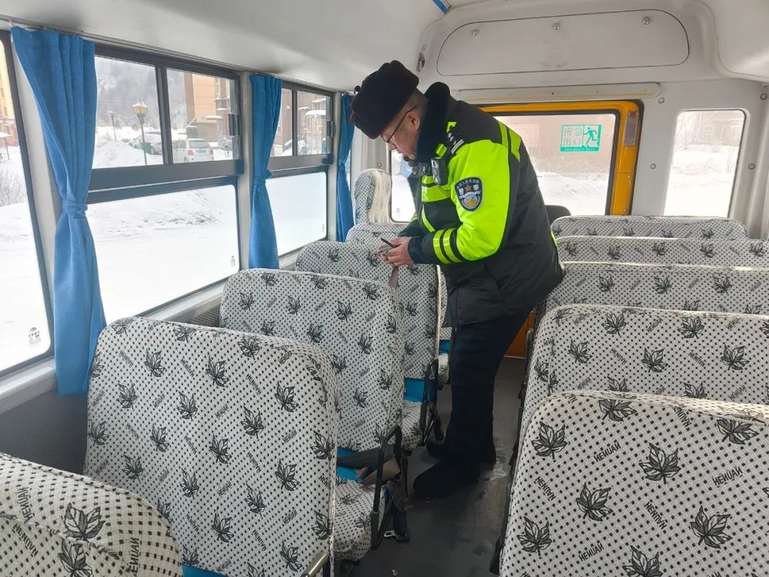 護(hù)航開學(xué)季|強(qiáng)化校車安全“大檢查”,擰緊校車出行“安全閥” 圖片