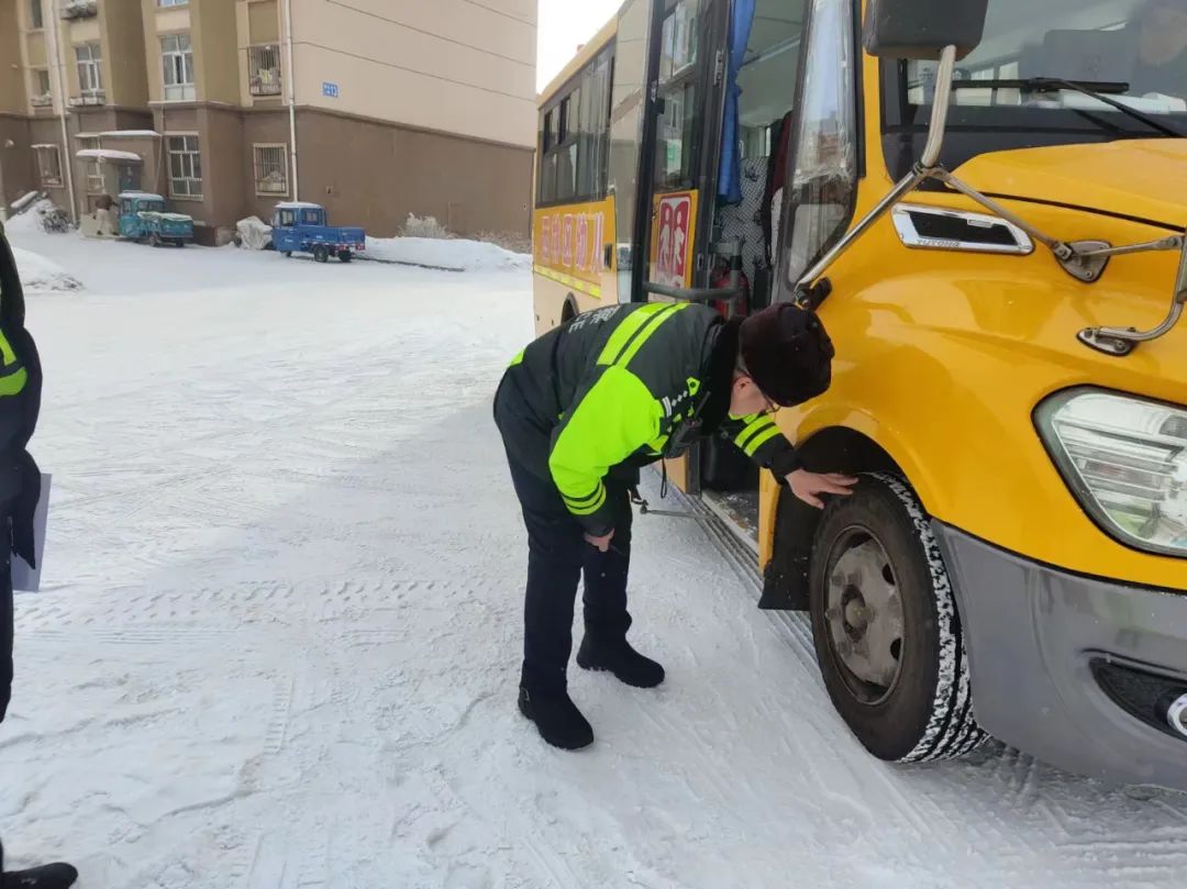 護(hù)航開學(xué)季|強(qiáng)化校車安全“大檢查”,擰緊校車出行“安全閥” 圖片