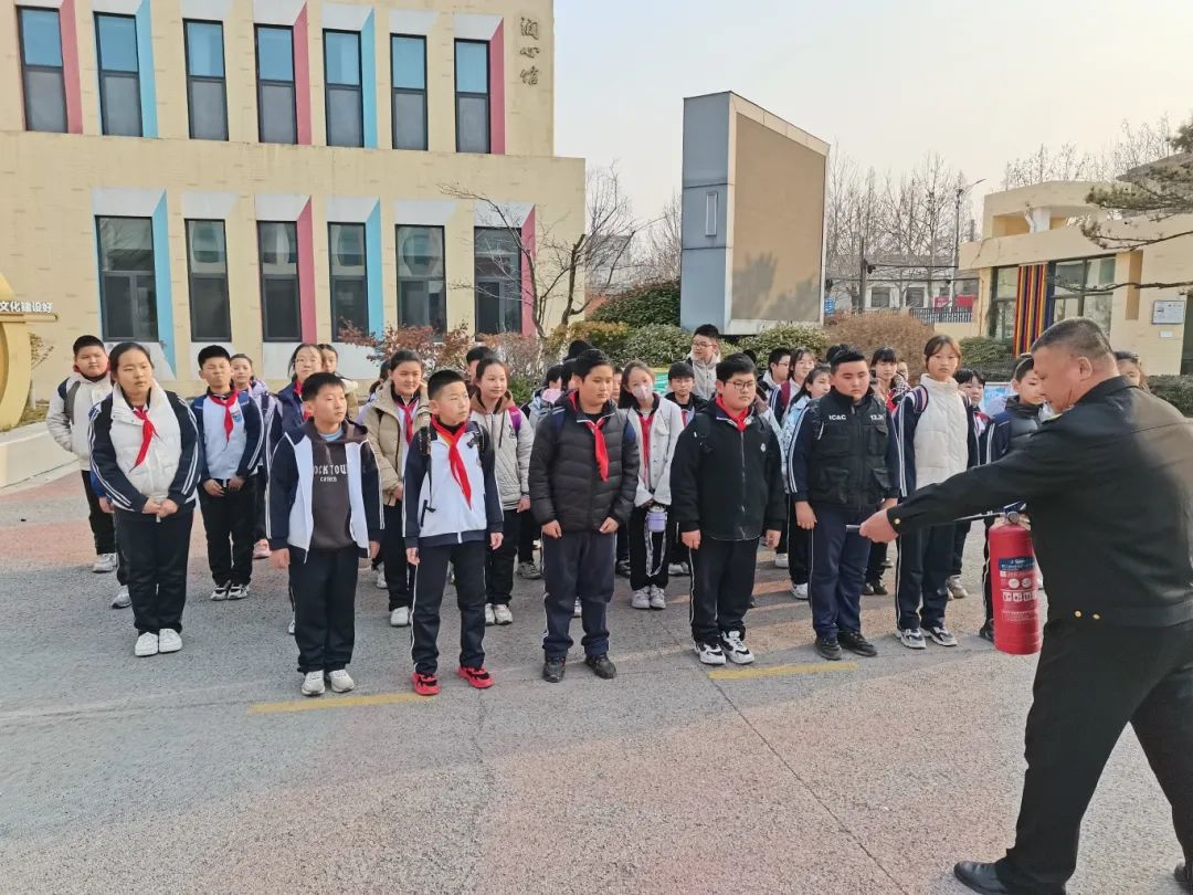 校車疏散常演練 平安出行永相伴——黃山小學2024年開展校車疏散演練活動 校車疏散常演練 平安出行永相伴——黃山小學2024年開展校車疏散演練活動