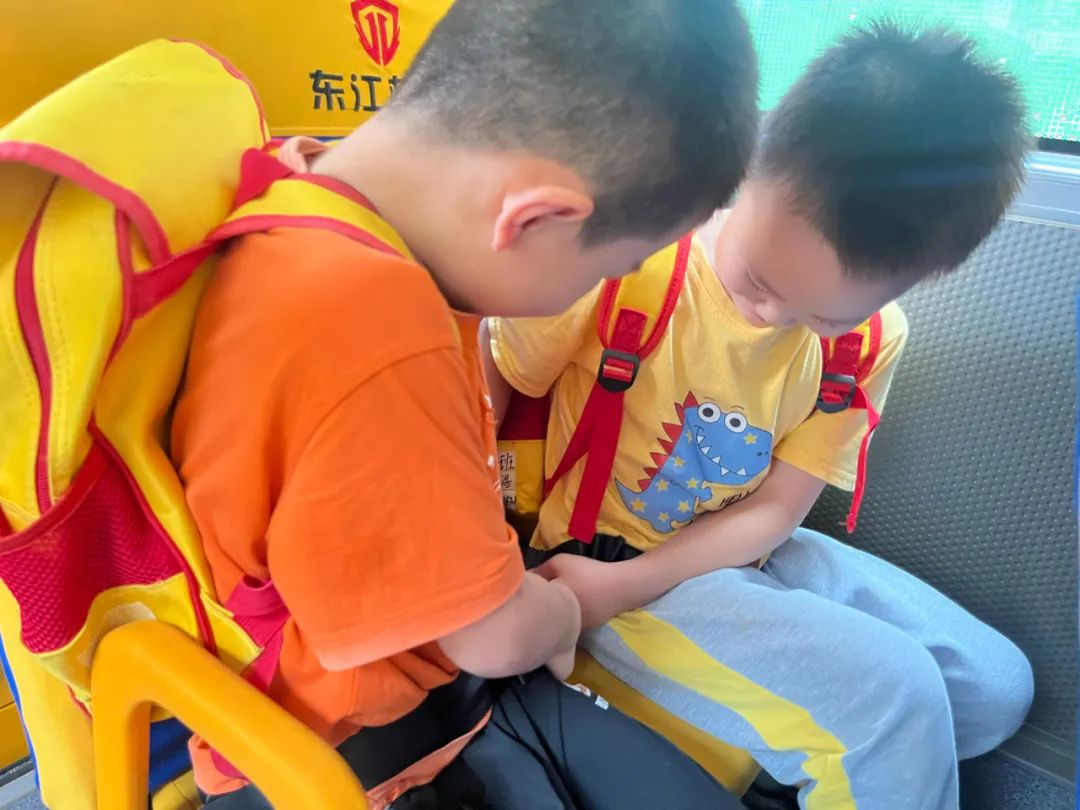 安全乘校車 平安伴我行——大嶺金色未來(lái)幼兒園校車消防應(yīng)急演練 安全乘校車 平安伴我行——大嶺金色未來(lái)幼兒園校車消防應(yīng)急演練