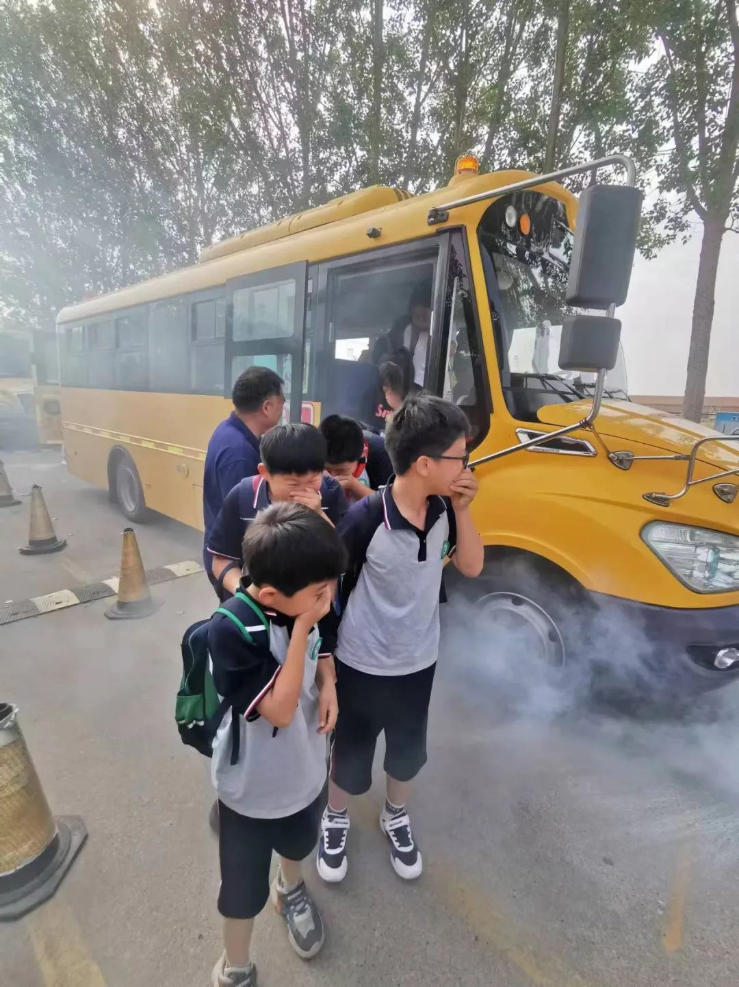 以演筑防,安全“童”行丨凱際校車開啟消防交通預案應急演練 以演筑防,安全“童”行丨凱際校車開啟消防交通預案應急演練