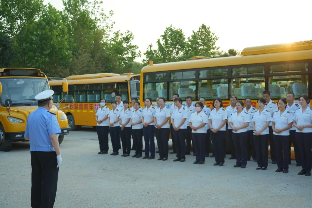 【我為群眾辦實事】中考在即,城陽交警開展校車安全大檢查 圖片